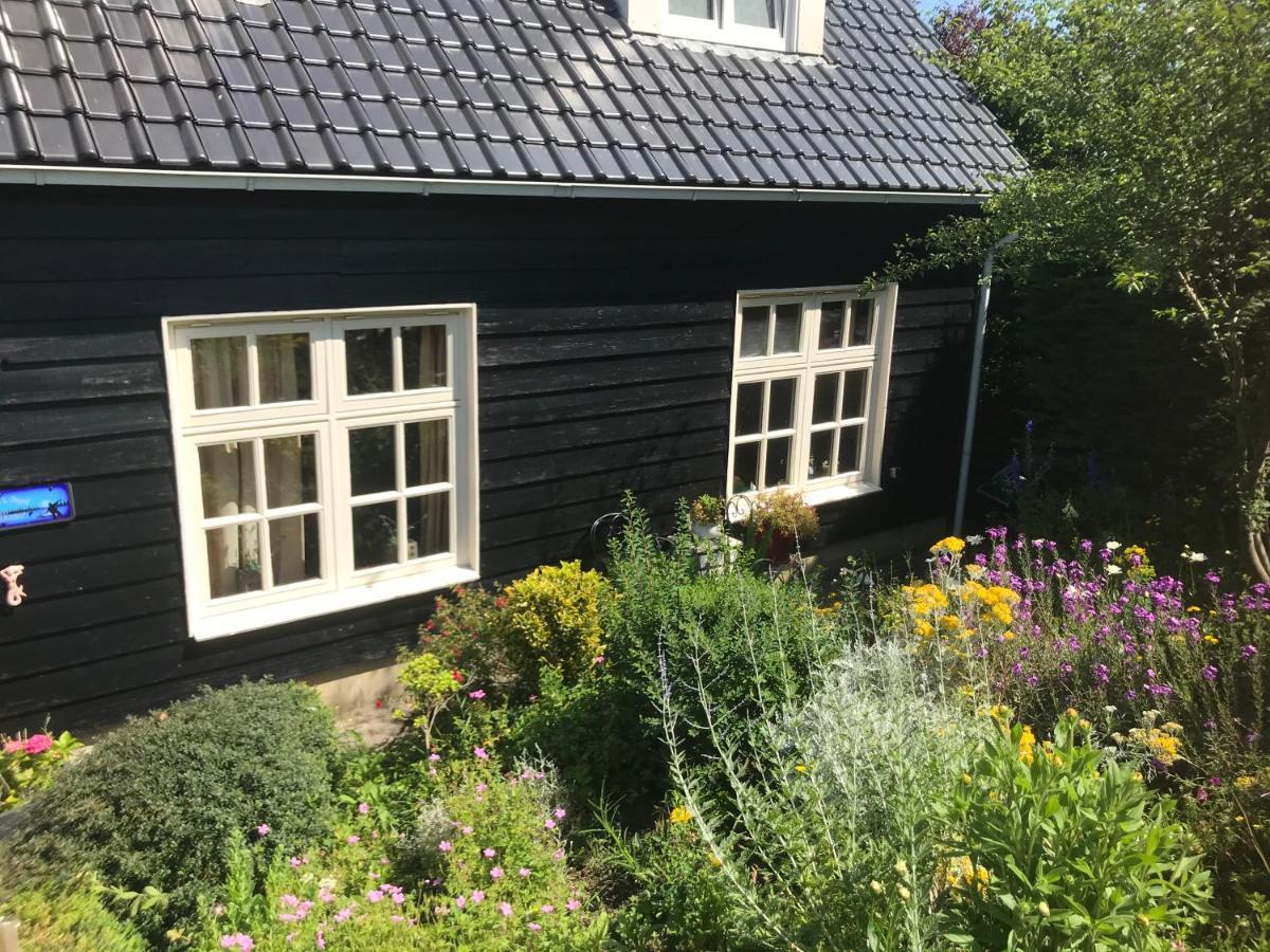 T Huuske Tuinappartement Met Fantastisch Uitzicht, Nabij Zee Zonnemaire Екстериор снимка
