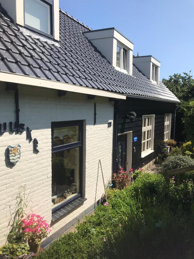 T Huuske Tuinappartement Met Fantastisch Uitzicht, Nabij Zee Zonnemaire Екстериор снимка