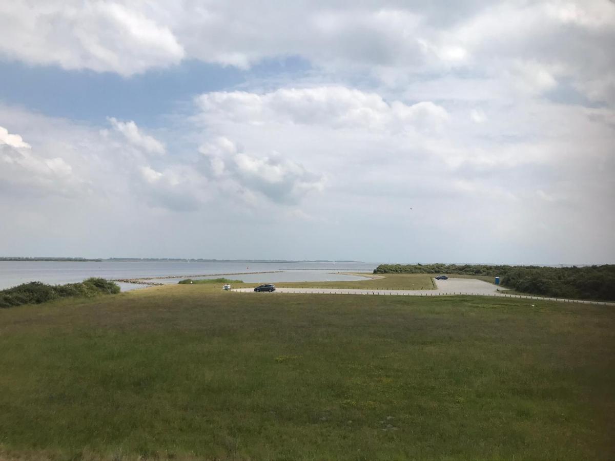 T Huuske Tuinappartement Met Fantastisch Uitzicht, Nabij Zee Zonnemaire Екстериор снимка