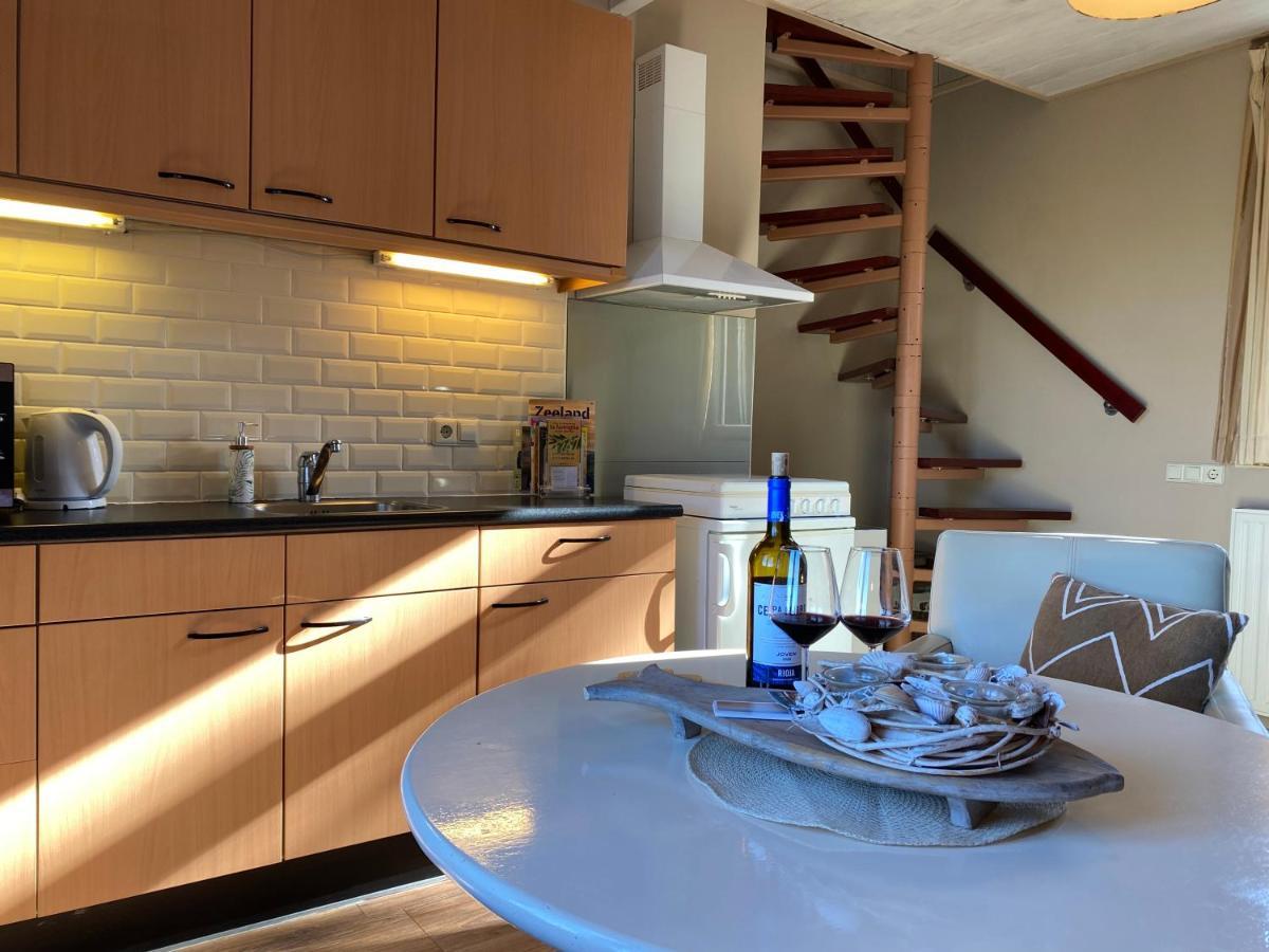 T Huuske Tuinappartement Met Fantastisch Uitzicht, Nabij Zee Zonnemaire Екстериор снимка