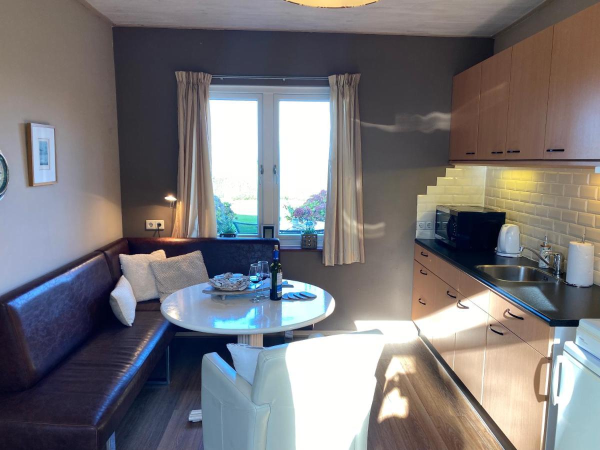 T Huuske Tuinappartement Met Fantastisch Uitzicht, Nabij Zee Zonnemaire Екстериор снимка