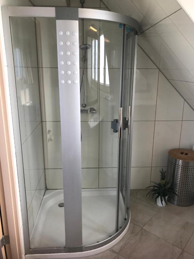 T Huuske Tuinappartement Met Fantastisch Uitzicht, Nabij Zee Zonnemaire Екстериор снимка