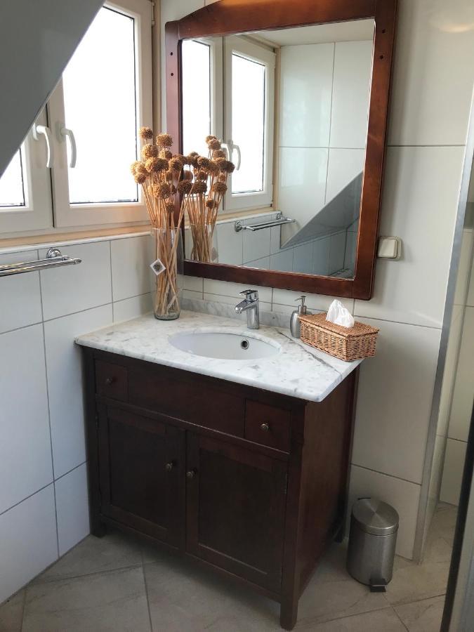 T Huuske Tuinappartement Met Fantastisch Uitzicht, Nabij Zee Zonnemaire Екстериор снимка