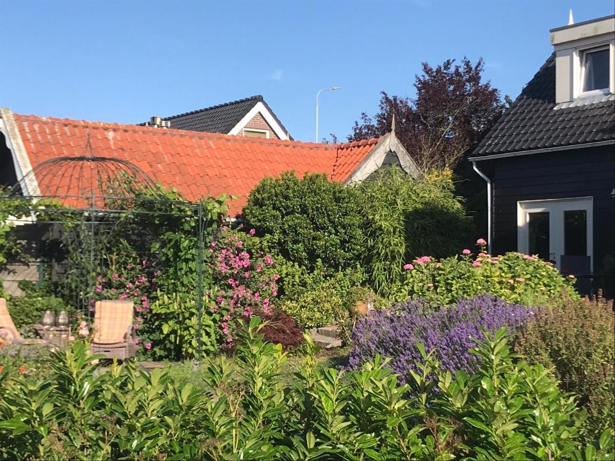 T Huuske Tuinappartement Met Fantastisch Uitzicht, Nabij Zee Zonnemaire Екстериор снимка